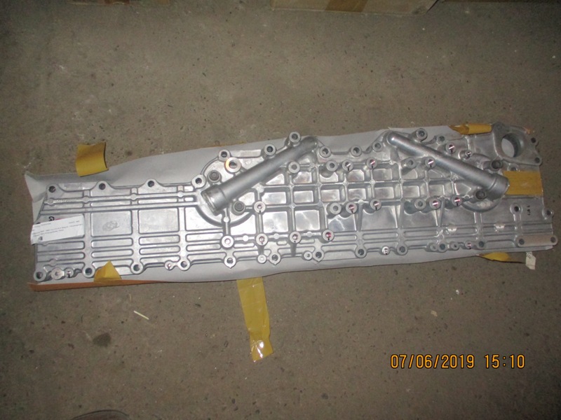 Крышка теплообменника с проклад  ДВС D6CB. Hyundai Univers